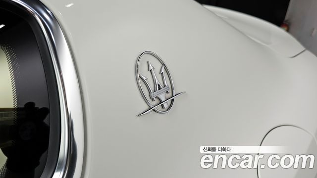 Maserati Quattroporte 2017 — photo 32
