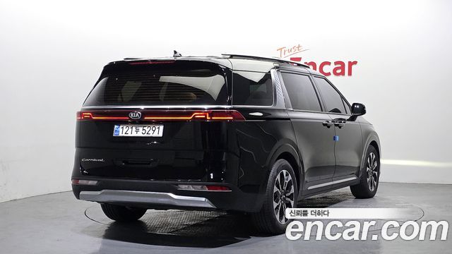Kia Canival 2021 — photo 2