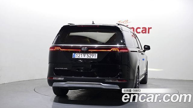 Kia Canival 2021 — photo 4