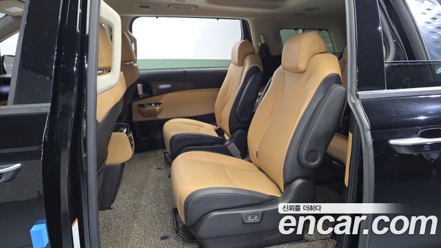 Kia Canival 2021 — photo 16