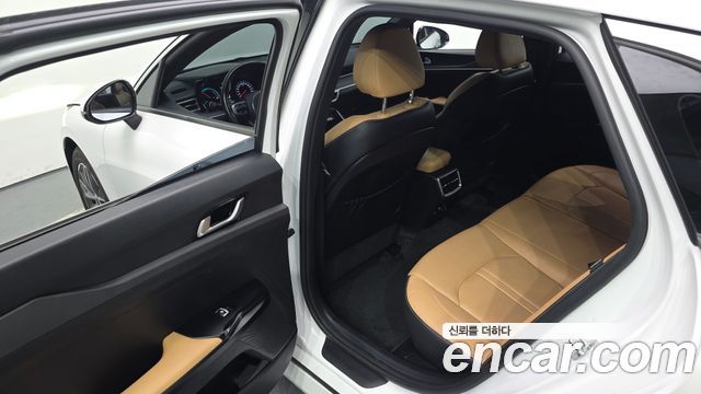 Kia K5 2023 — photo 11