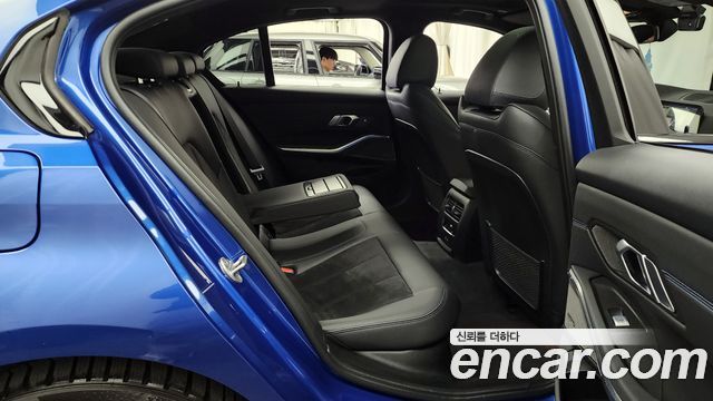 BMW 3-Series 2021 — photo 17