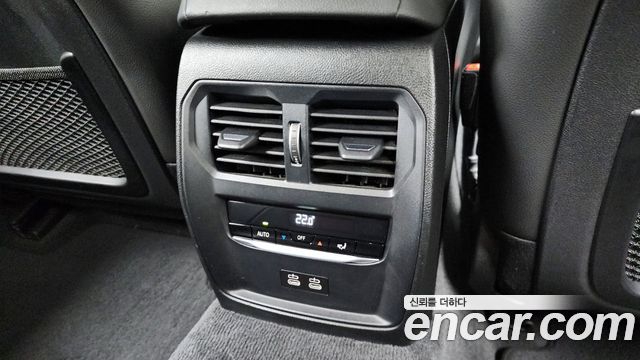 BMW 3-Series 2021 — photo 25