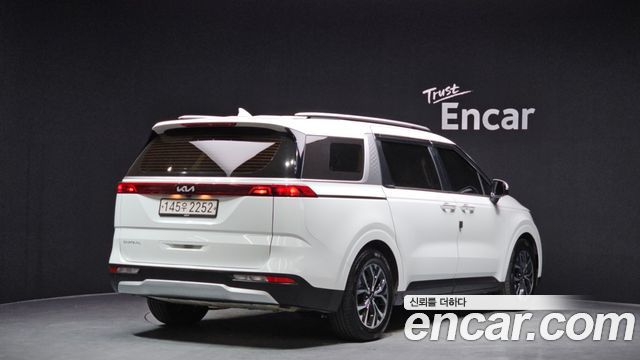 Kia Canival 2023 — photo 2