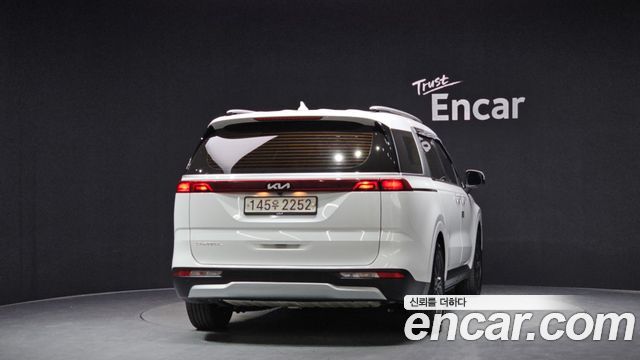 Kia Canival 2023 — photo 4