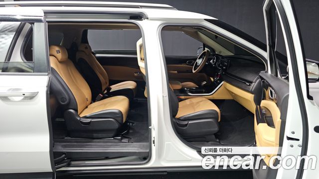 Kia Canival 2023 — photo 11