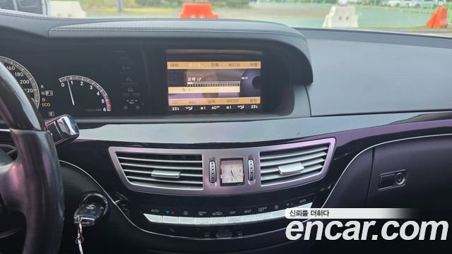 Mercedes-Benz S-Class 2012 — photo 11