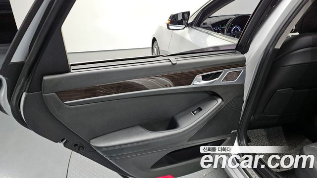 Genesis G80 2017 — photo 14