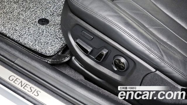 Genesis G80 2017 — photo 15