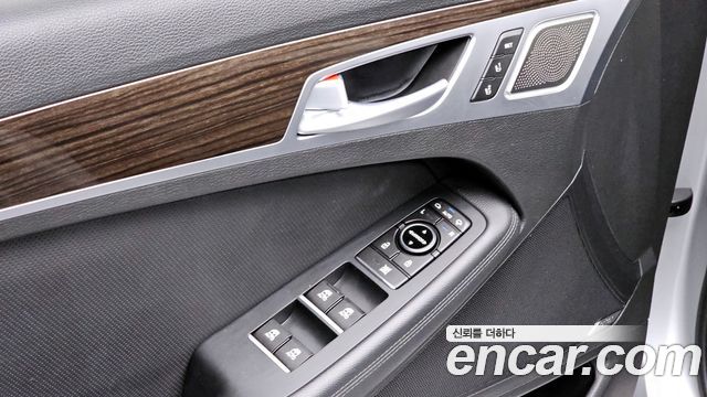 Genesis G80 2017 — photo 26