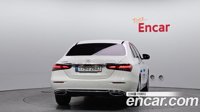 Mercedes-Benz E-Class 2021 — photo 4