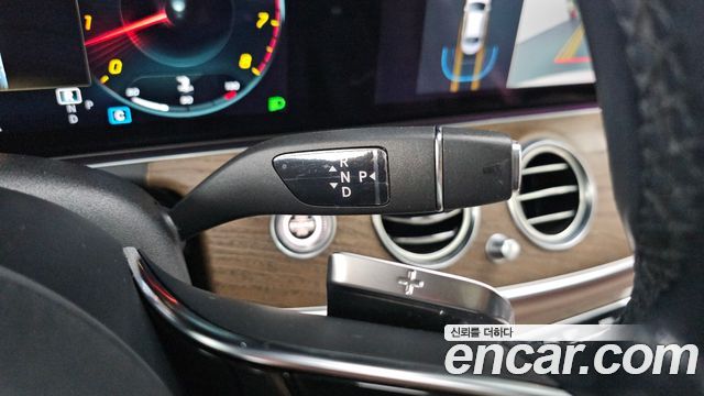 Mercedes-Benz E-Class 2021 — photo 12