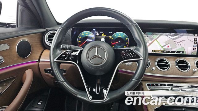 Mercedes-Benz E-Class 2021 — photo 17