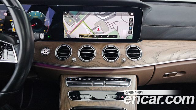 Mercedes-Benz E-Class 2021 — photo 18