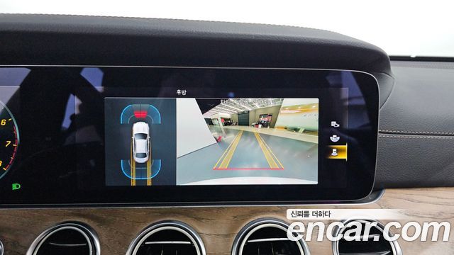 Mercedes-Benz E-Class 2021 — photo 19