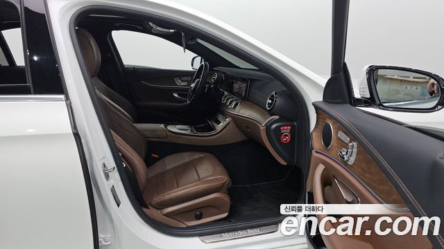 Mercedes-Benz E-Class 2021 — photo 24