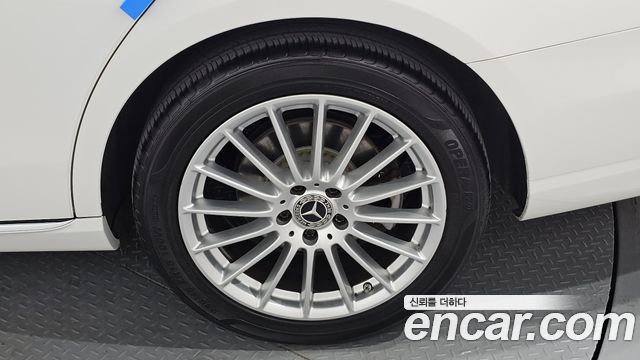 Mercedes-Benz E-Class 2021 — photo 7