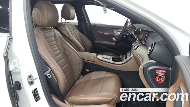 Mercedes-Benz E-Class 2021 — photo 16