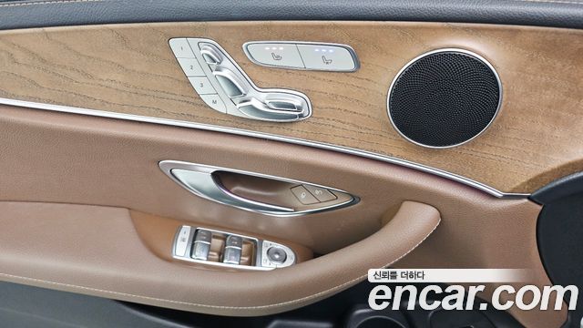 Mercedes-Benz E-Class 2021 — photo 28