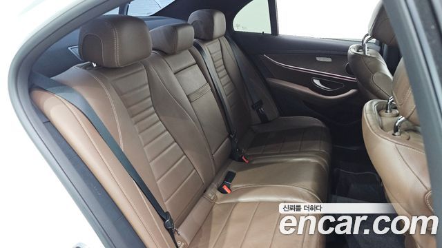 Mercedes-Benz E-Class 2021 — photo 31