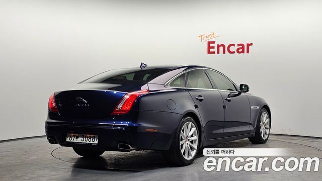Jaguar XJ 2015 — photo 2