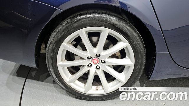 Jaguar XJ 2015 — photo 5