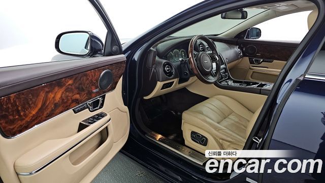 Jaguar XJ 2015 — photo 10