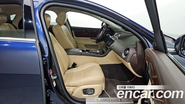 Jaguar XJ 2015 — photo 11