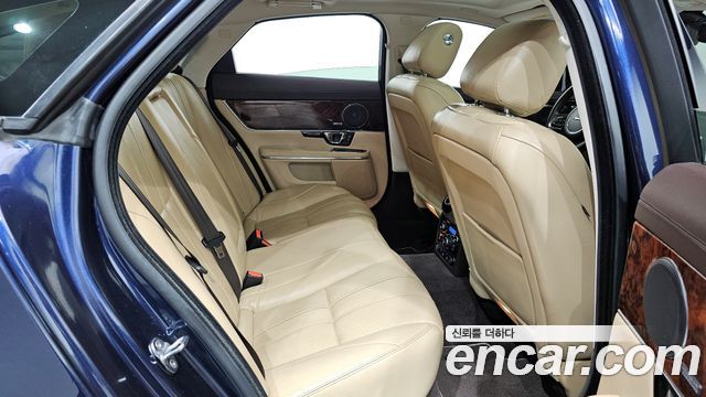 Jaguar XJ 2015 — photo 12