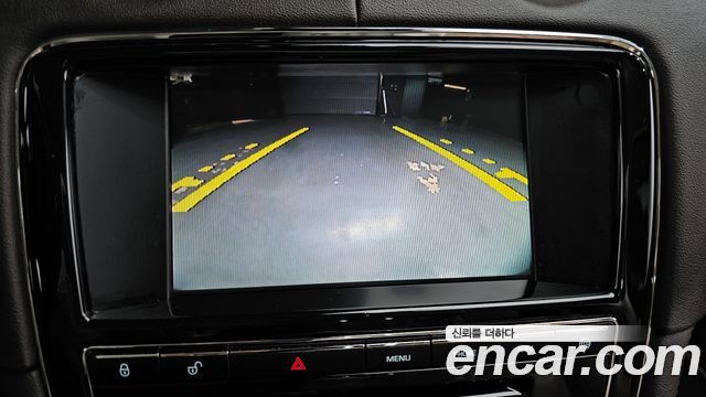 Jaguar XJ 2015 — photo 16
