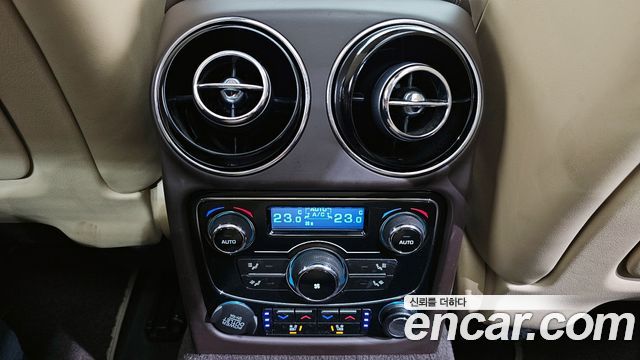 Jaguar XJ 2015 — photo 18