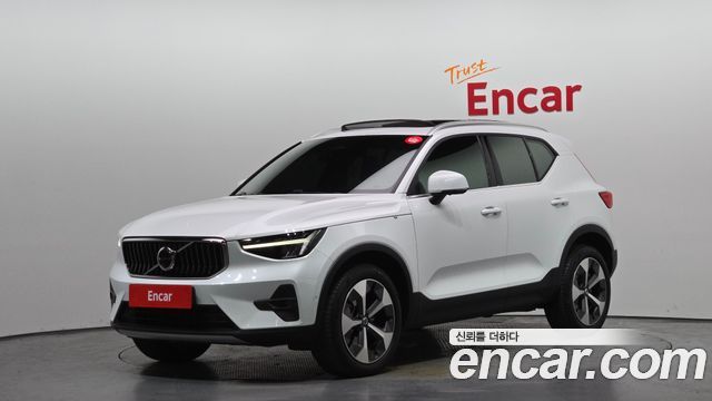 Volvo XC40 2023 — photo 1