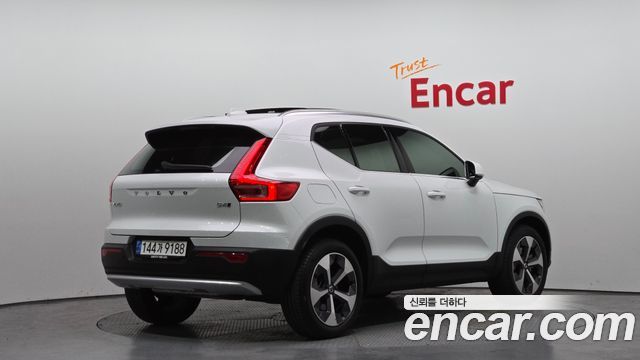 Volvo XC40 2023 — photo 2