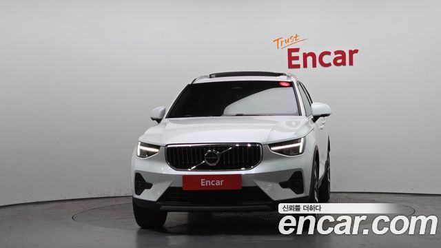Volvo XC40 2023 — photo 3