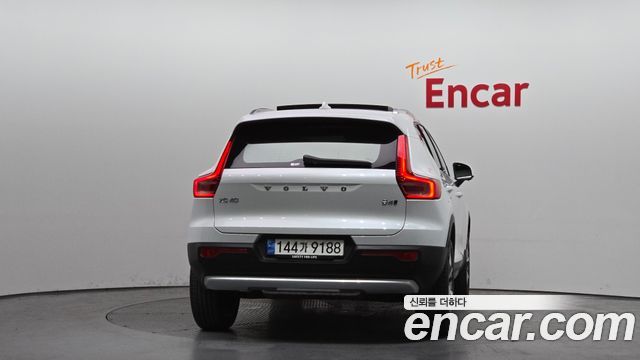 Volvo XC40 2023 — photo 4
