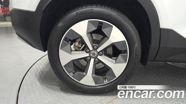 Volvo XC40 2023 — photo 5