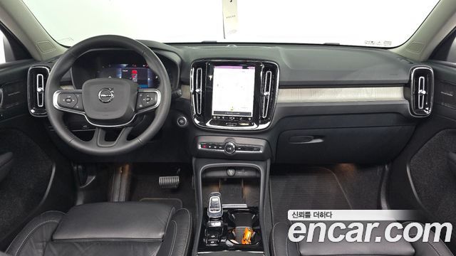 Volvo XC40 2023 — photo 10