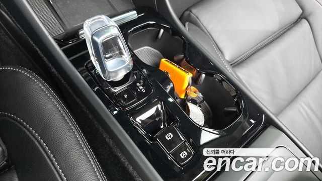 Volvo XC40 2023 — photo 12