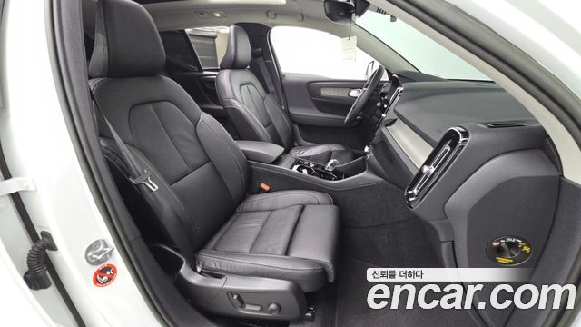Volvo XC40 2023 — photo 17