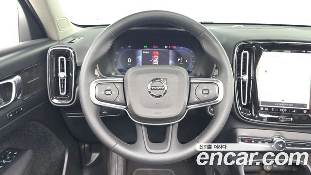Volvo XC40 2023 — photo 19