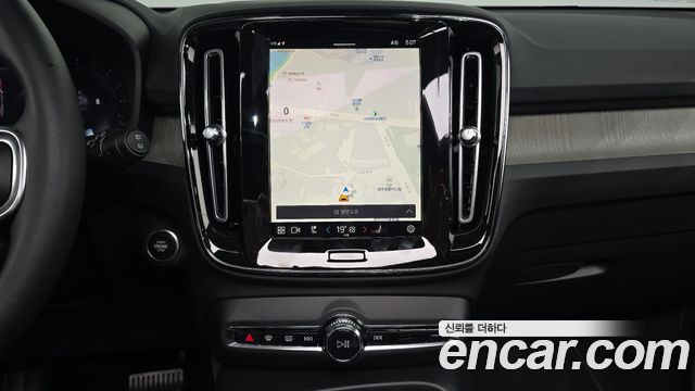 Volvo XC40 2023 — photo 20