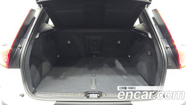 Volvo XC40 2023 — photo 26