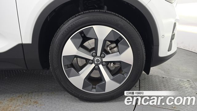 Volvo XC40 2023 — photo 7