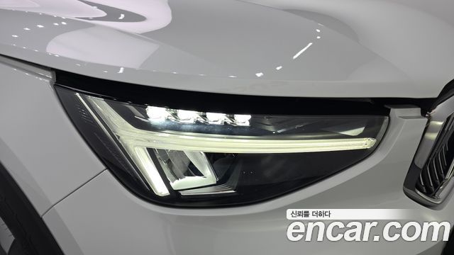Volvo XC40 2023 — photo 8