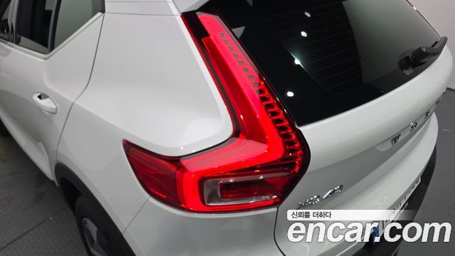 Volvo XC40 2023 — photo 9