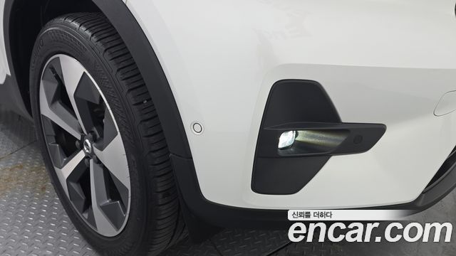 Volvo XC40 2023 — photo 27