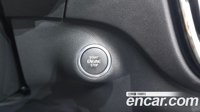 Volvo XC40 2023 — photo 28