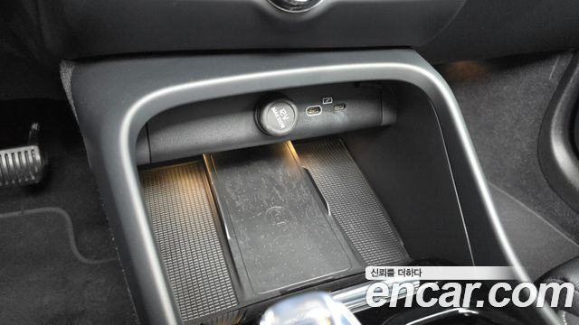 Volvo XC40 2023 — photo 31