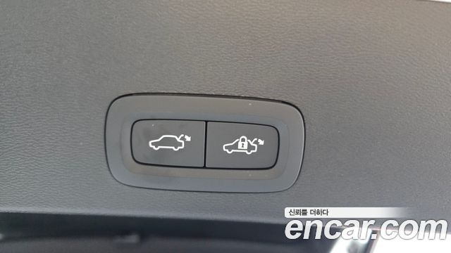 Volvo XC40 2023 — photo 33