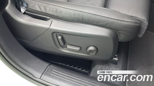 Volvo XC40 2023 — photo 34